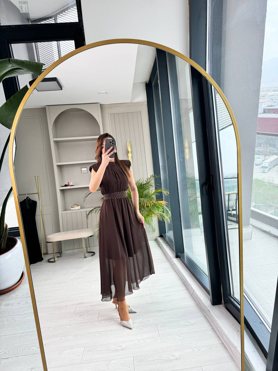 Kahverengi%20Taşlı%20Kuşak%20Detaylı%20Astarlı%20Şifon%20Elbise