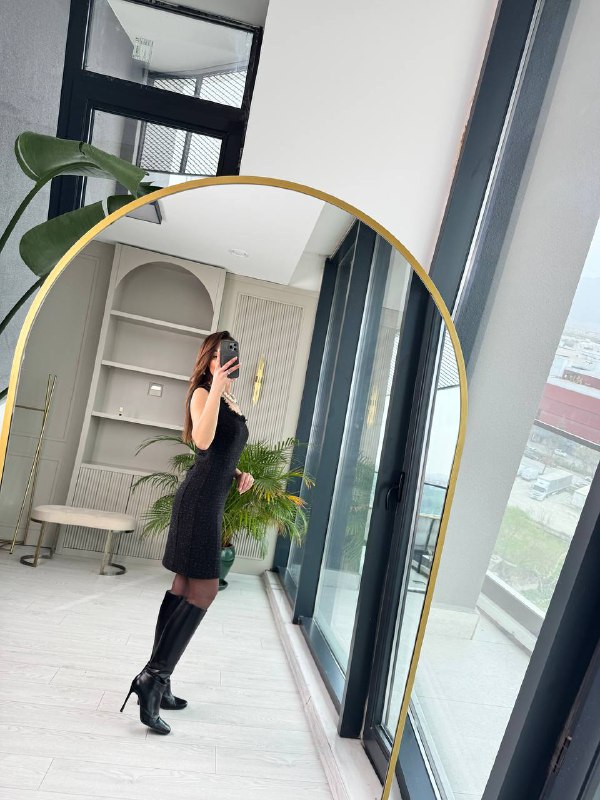 Siyah%20Askılı%20Yaka%20Detay%20Tuvid%20Elbise