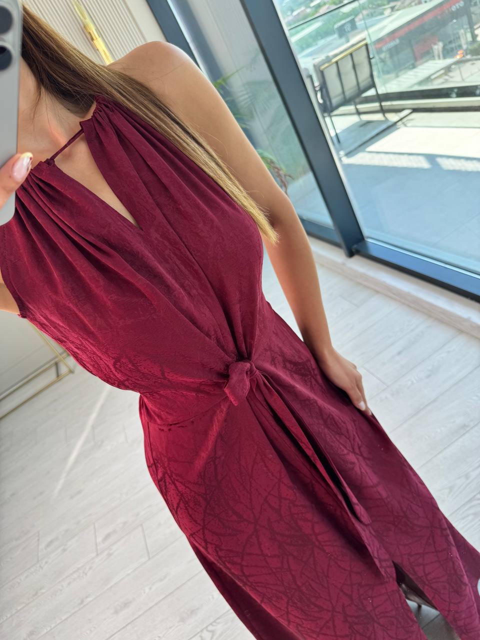 Bordo%20Desenli%20Bağlama%20Detaylı%20Halter%20Yaka%20Pamuk%20Saten%20Elbise