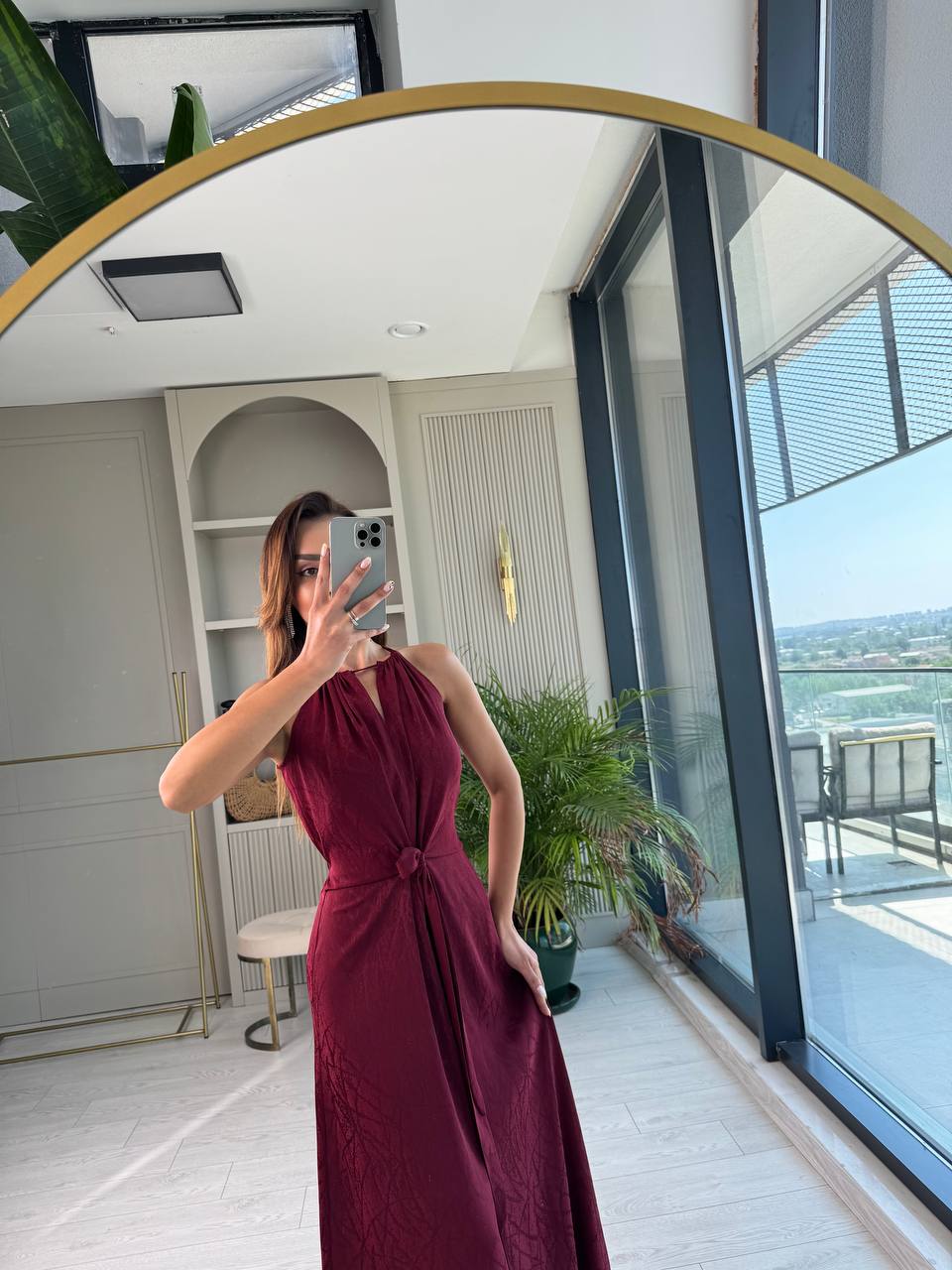 Bordo%20Desenli%20Bağlama%20Detaylı%20Halter%20Yaka%20Pamuk%20Saten%20Elbise