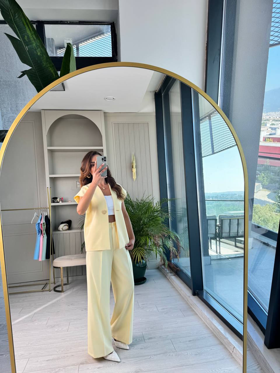 Sarı%20Gold%20Güneş%20Düğmeli%20Atlas%20Kumaş%20Pantolon%20Yelek%20Takım