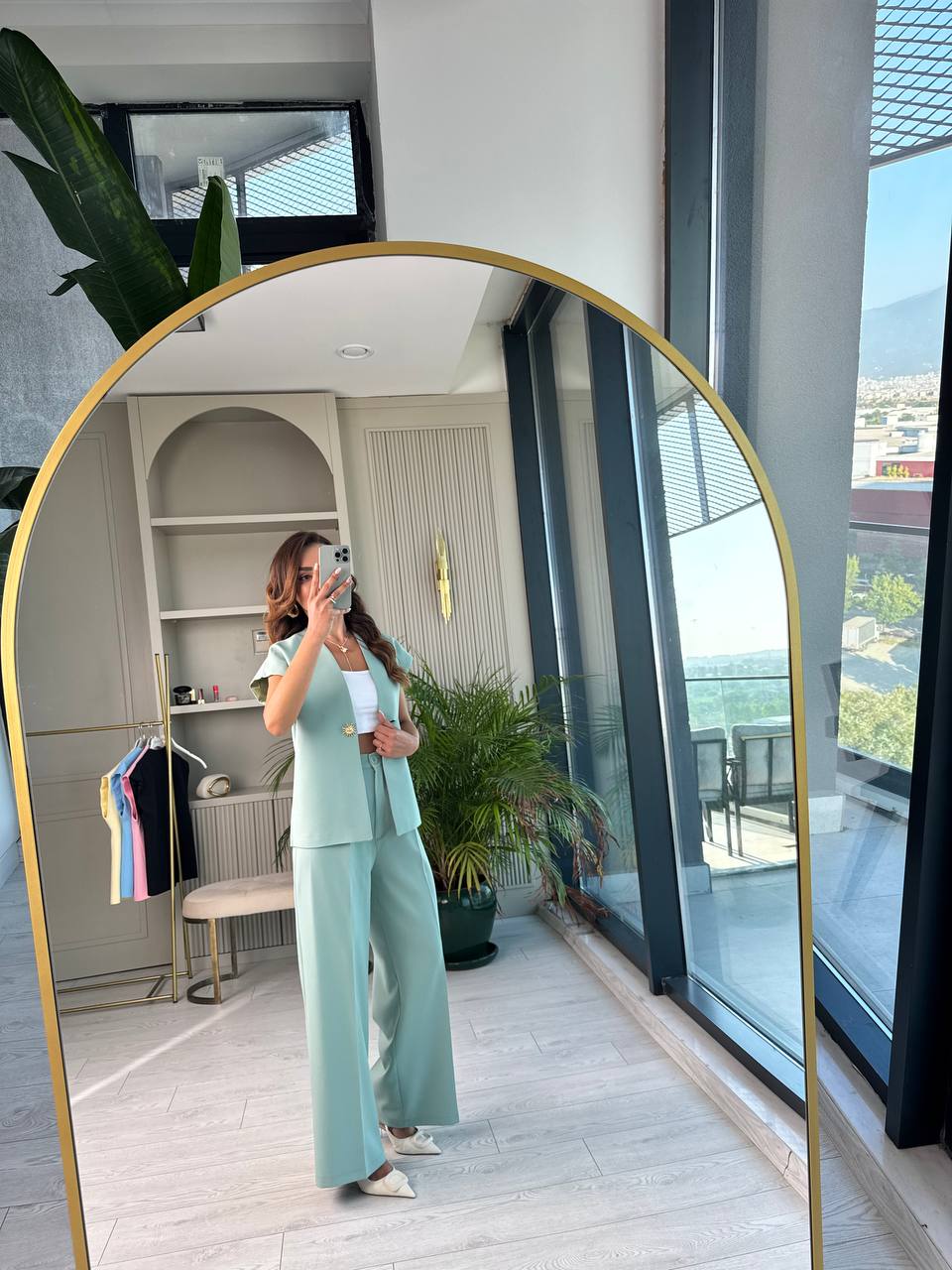 Mint%20Gold%20Güneş%20Düğmeli%20Atlas%20Kumaş%20Pantolon%20Yelek%20Takım