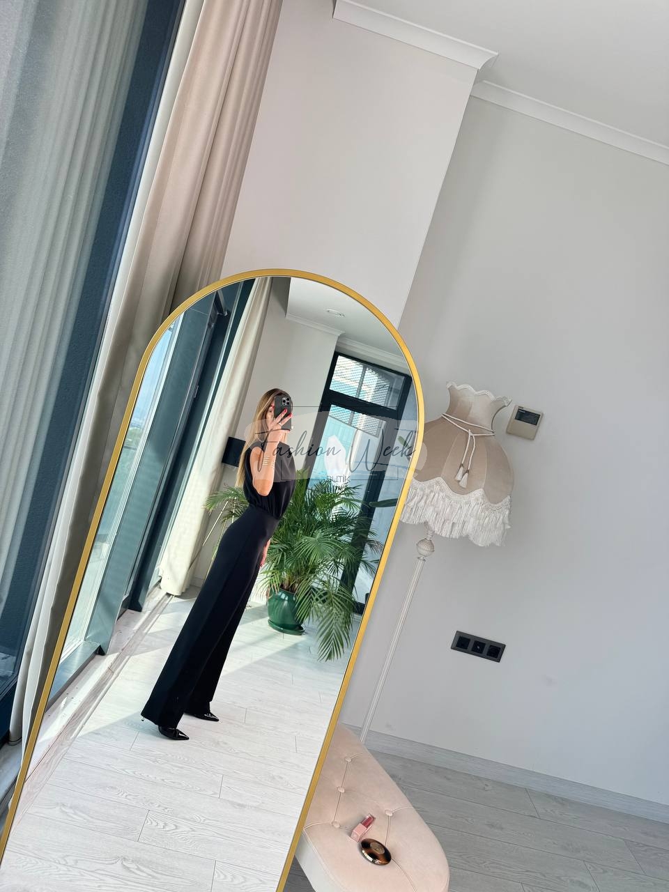 Tasarım%20Siyah%20Omuz%20Aksesuar%20Detaylı%20Atlas%20Kumaş%20Tulum