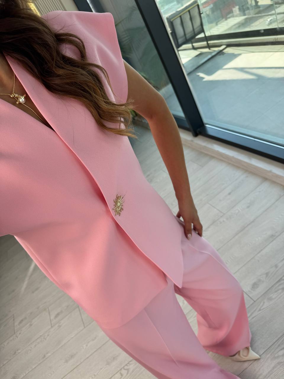 Pembe%20Gold%20Güneş%20Düğmeli%20Atlas%20Kumaş%20Pantolon%20Yelek%20Takım
