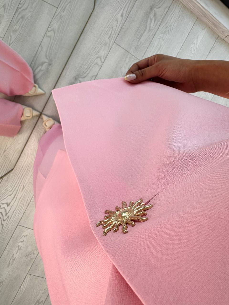 Pembe%20Gold%20Güneş%20Düğmeli%20Atlas%20Kumaş%20Pantolon%20Yelek%20Takım