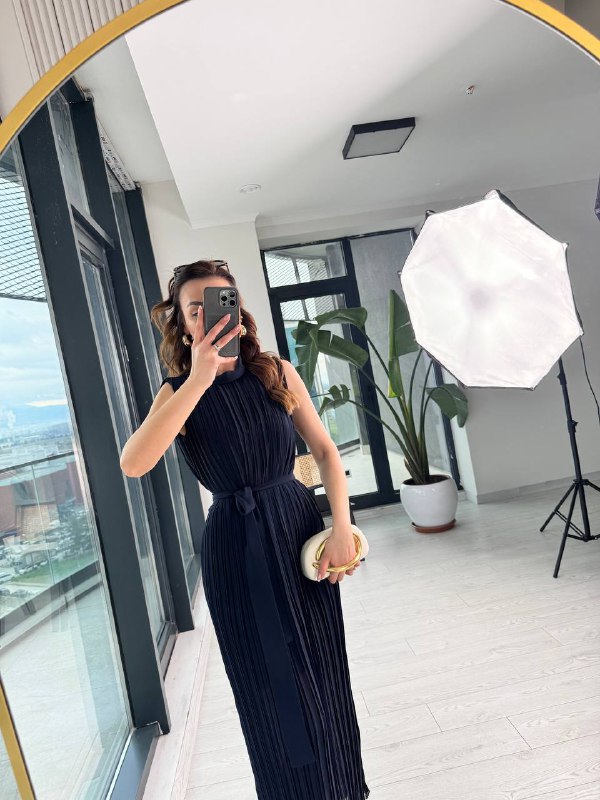 Lacivert%20İnce%20Piliseli%20Astarlı%20Şifon%20Elbise