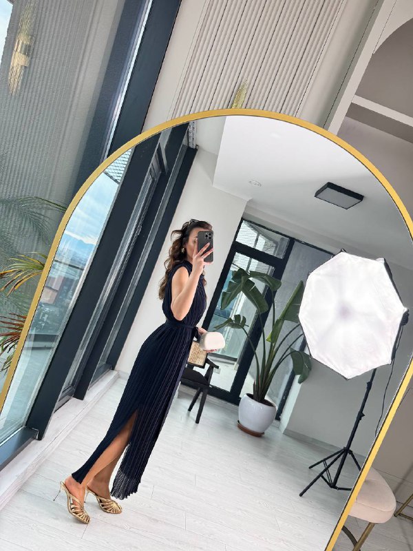 Lacivert%20İnce%20Piliseli%20Astarlı%20Şifon%20Elbise