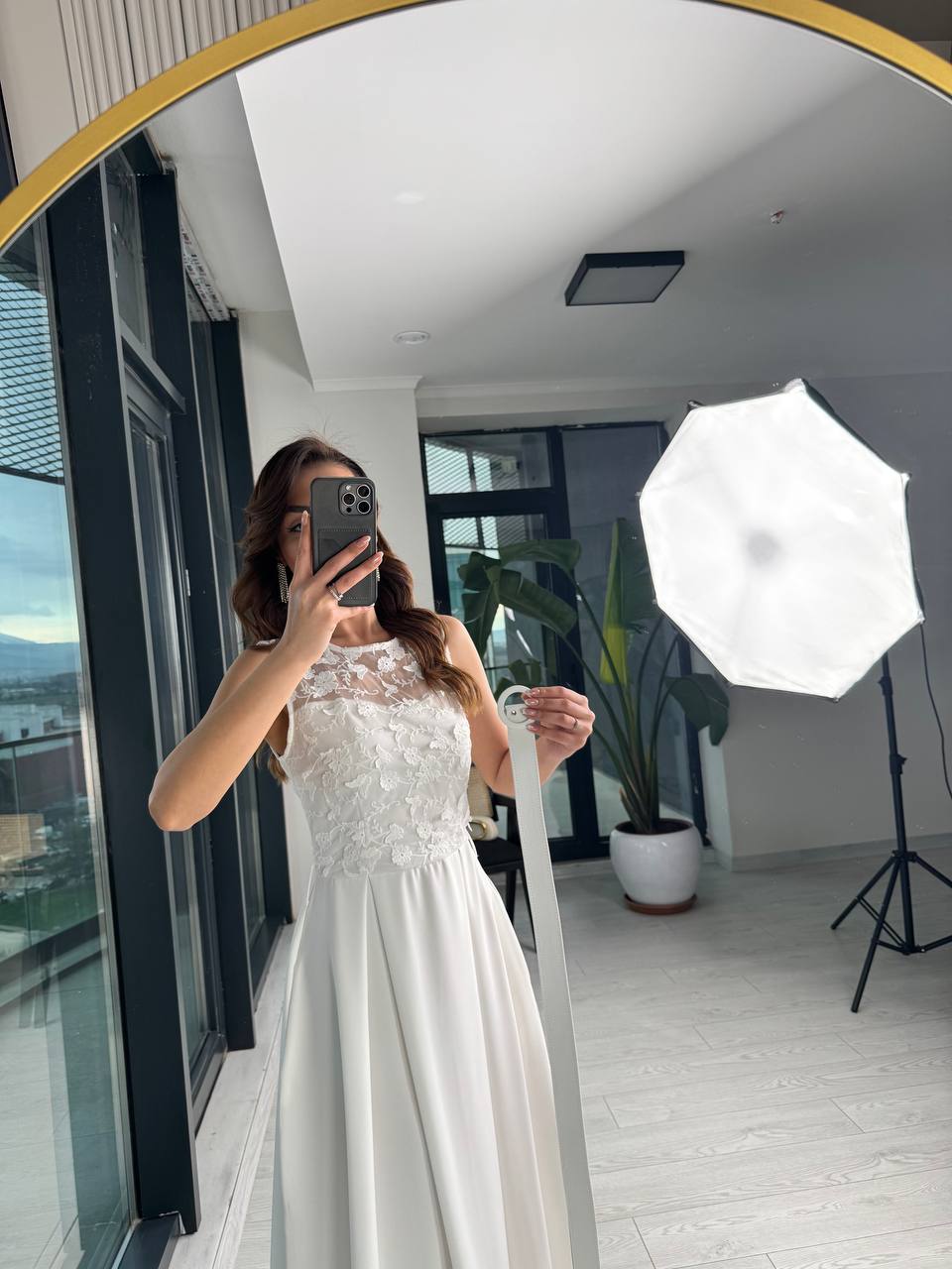 Beyaz%20Tasarım%20Önü%20Dantel%20Detaylı%20Kemerli%20Atlas%20Kumaş%20Midi%20Elbise