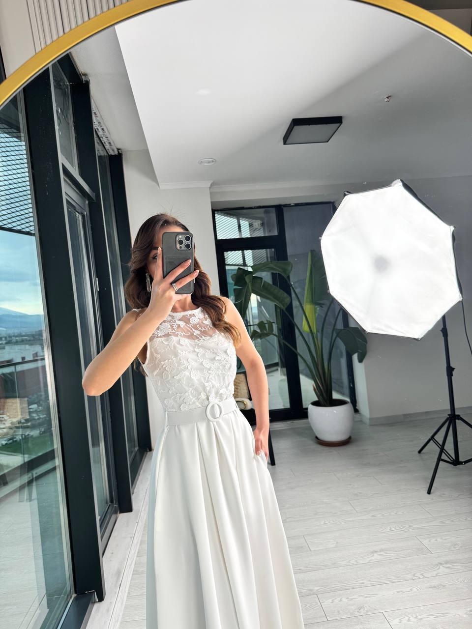 Beyaz%20Tasarım%20Önü%20Dantel%20Detaylı%20Kemerli%20Atlas%20Kumaş%20Midi%20Elbise