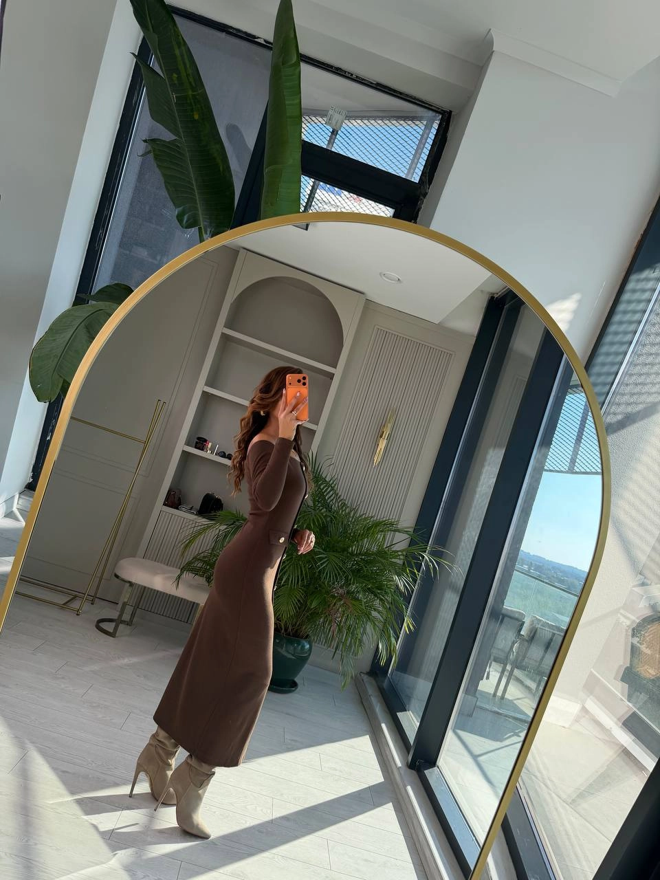 Kahverengi%20Kayık%20Yaka%20Düğme%20Detaylı%20Fitilli%20Çelik%20Kumaş%20Kalem%20Elbise