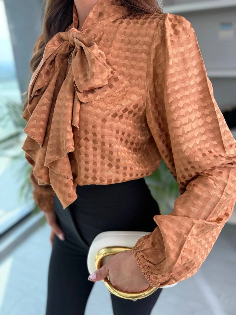 Camel%20Pamuklu%20Saten%20Boyun%20Bağlamalı%20Desenli%20Bluz