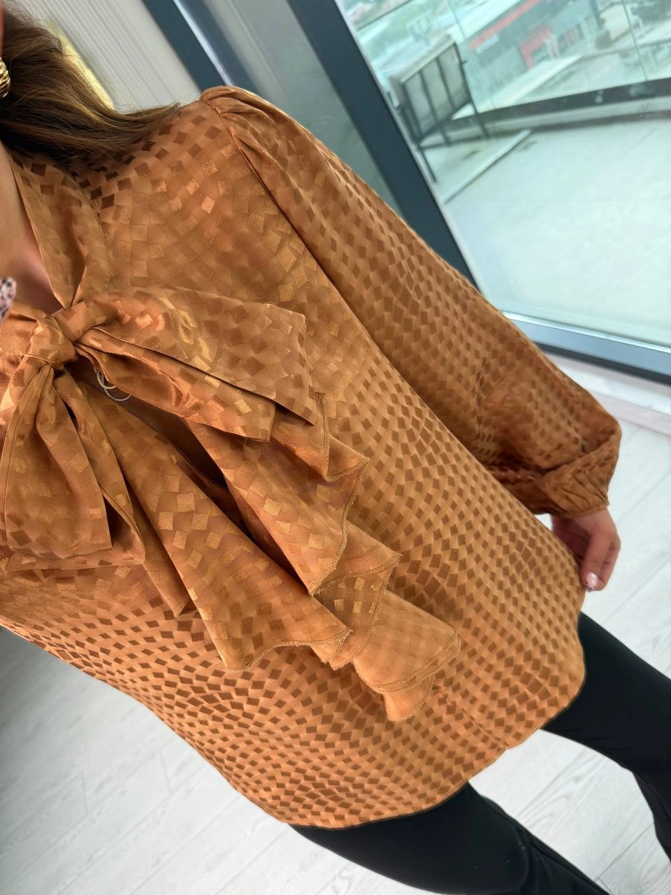 Camel%20Pamuklu%20Saten%20Boyun%20Bağlamalı%20Desenli%20Bluz