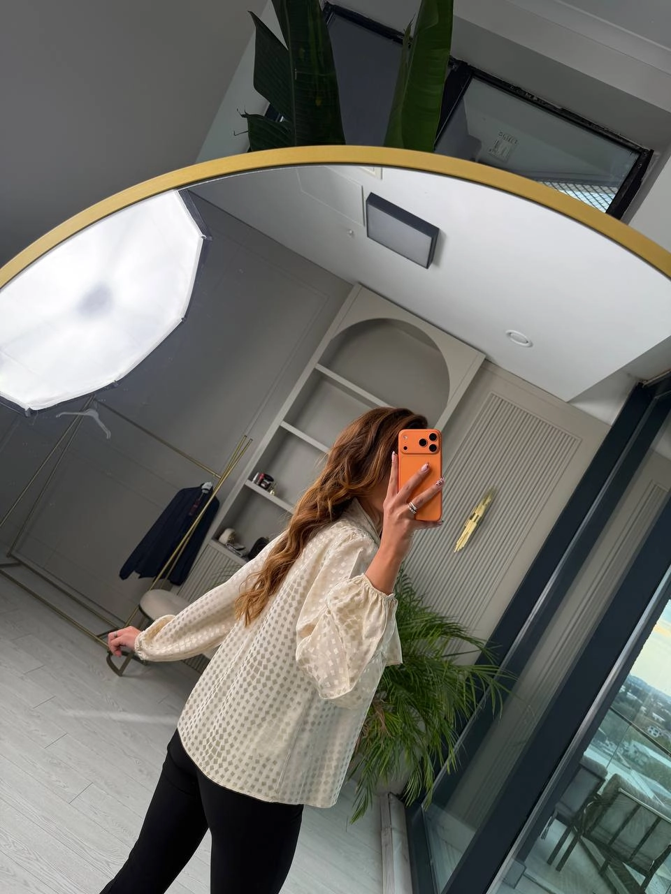 Bej%20Pamuklu%20Saten%20Boyun%20Bağlamalı%20Desenli%20Bluz