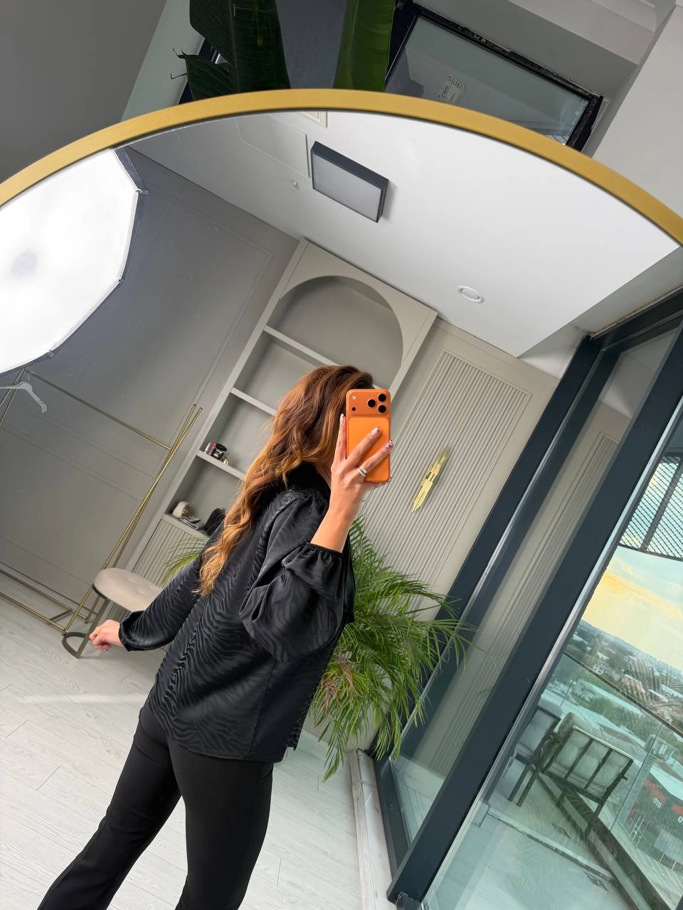 Siyah%20Pamuklu%20Saten%20Boyun%20Bağlamalı%20Desenli%20Bluz