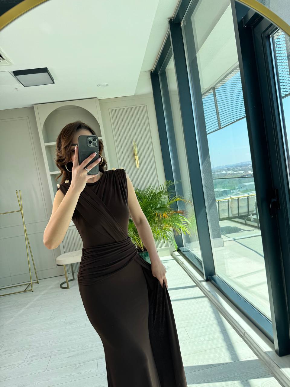 Kahverengi%20Tasarım%20Omuz%20Düğmeli%20Drape%20Detay%20Likralı%20Cendy%20Kumaş%20Elbise