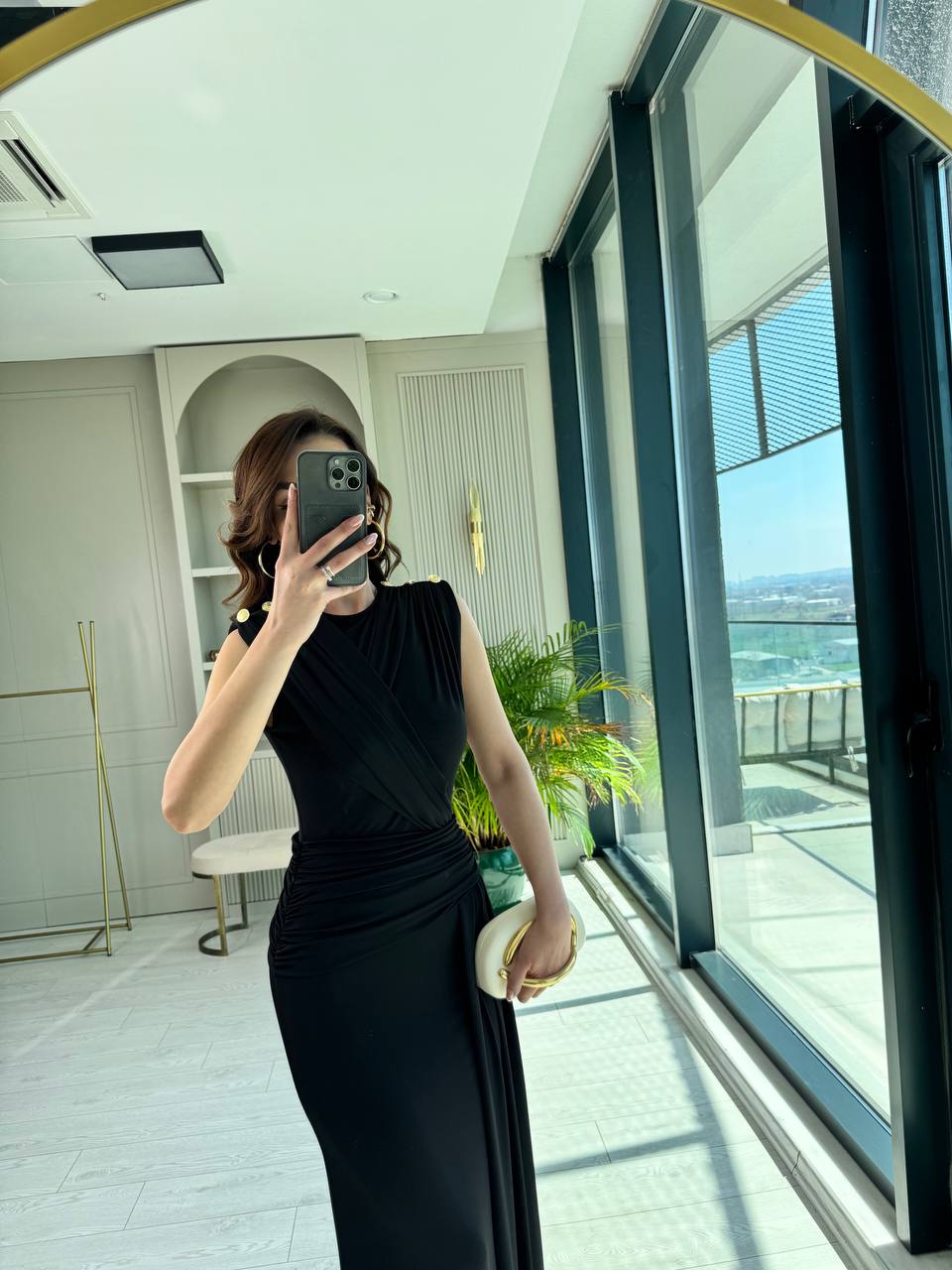 Siyah%20Tasarım%20Omuz%20Düğmeli%20Drape%20Detay%20Likralı%20Cendy%20Kumaş%20Elbise