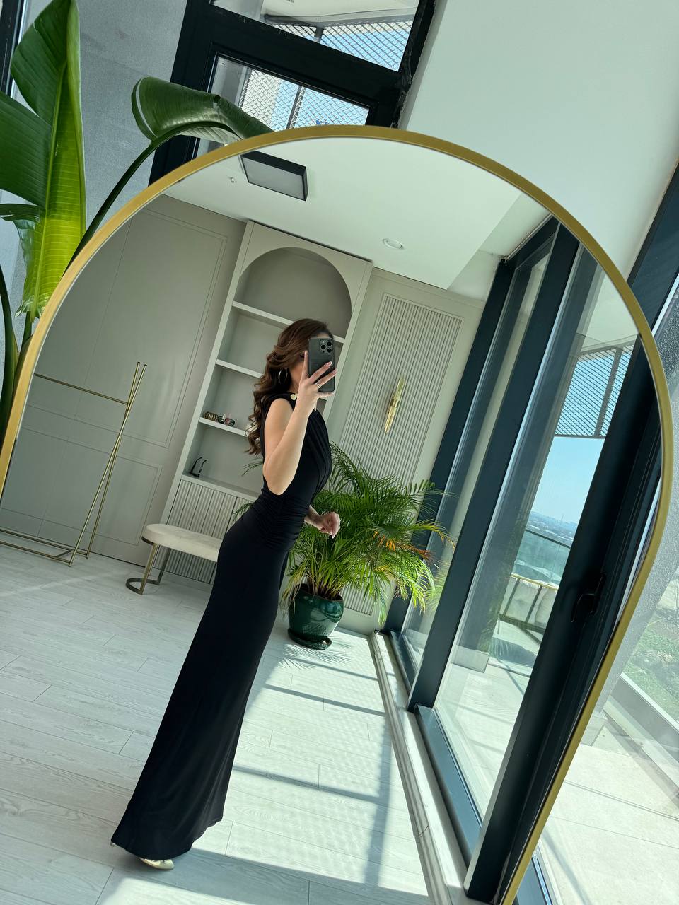 Siyah%20Tasarım%20Omuz%20Düğmeli%20Drape%20Detay%20Likralı%20Cendy%20Kumaş%20Elbise
