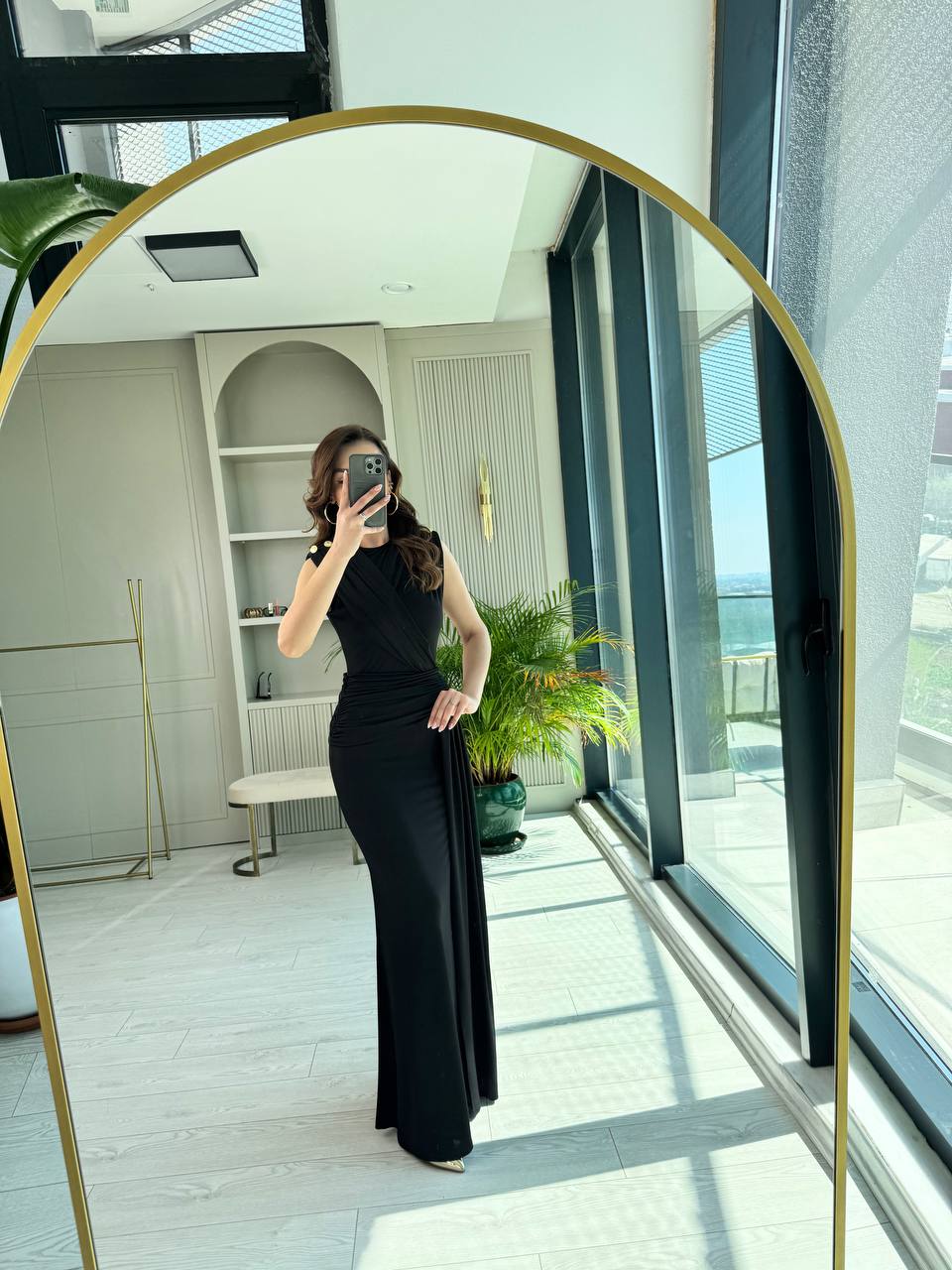 Siyah%20Tasarım%20Omuz%20Düğmeli%20Drape%20Detay%20Likralı%20Cendy%20Kumaş%20Elbise