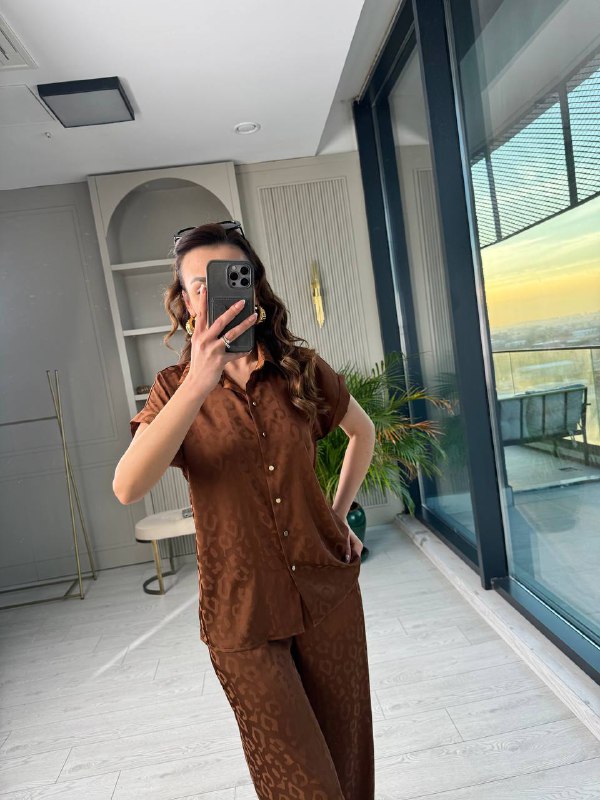 Kahverengi%20Jakarlı%20Premium%20Saten%20Takım