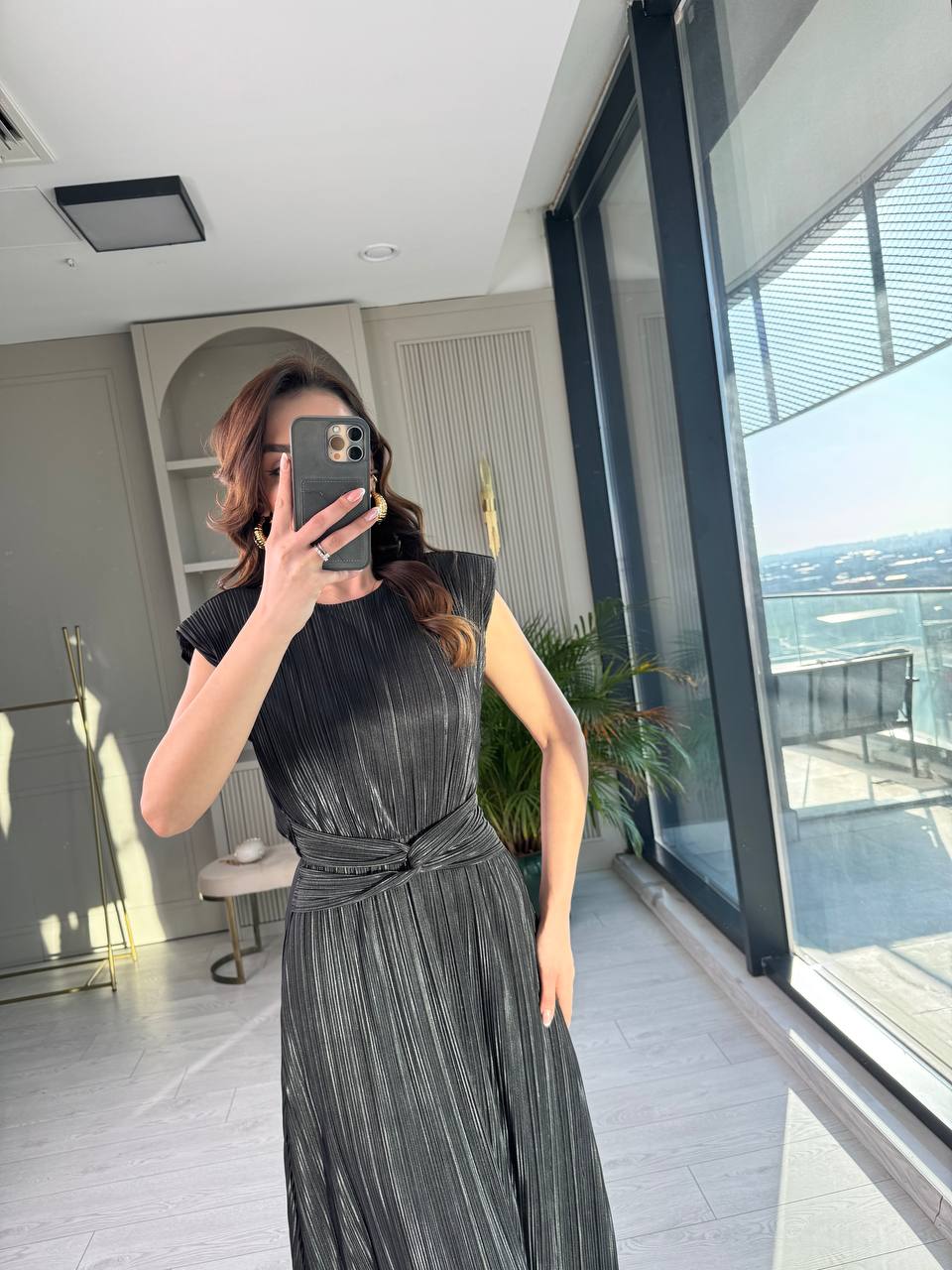 Siyah%20Bel%20Detay%20Astarlı%20Piliseli%20Kumaş%20Elbise
