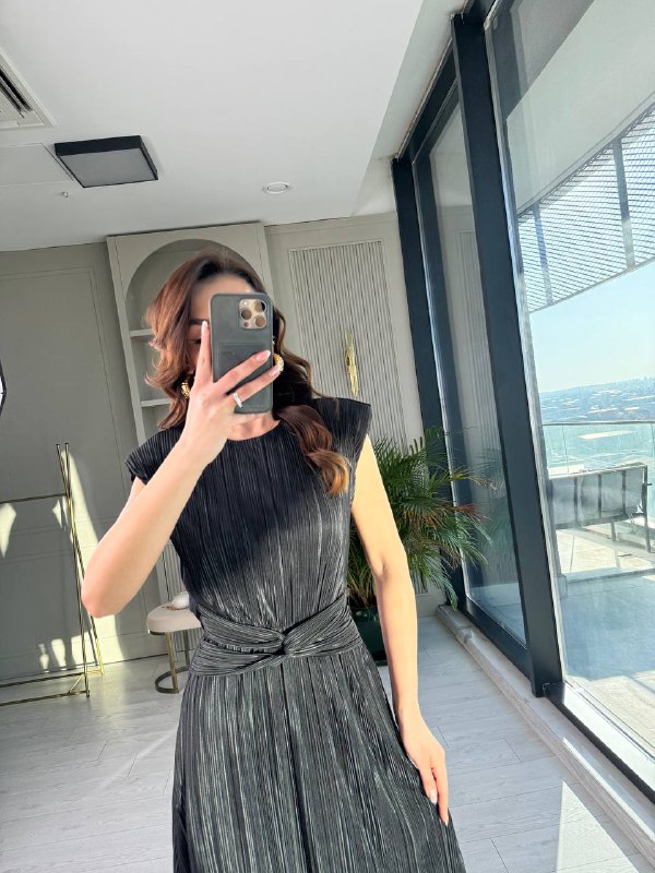 Siyah%20Bel%20Detay%20Astarlı%20Piliseli%20Kumaş%20Elbise