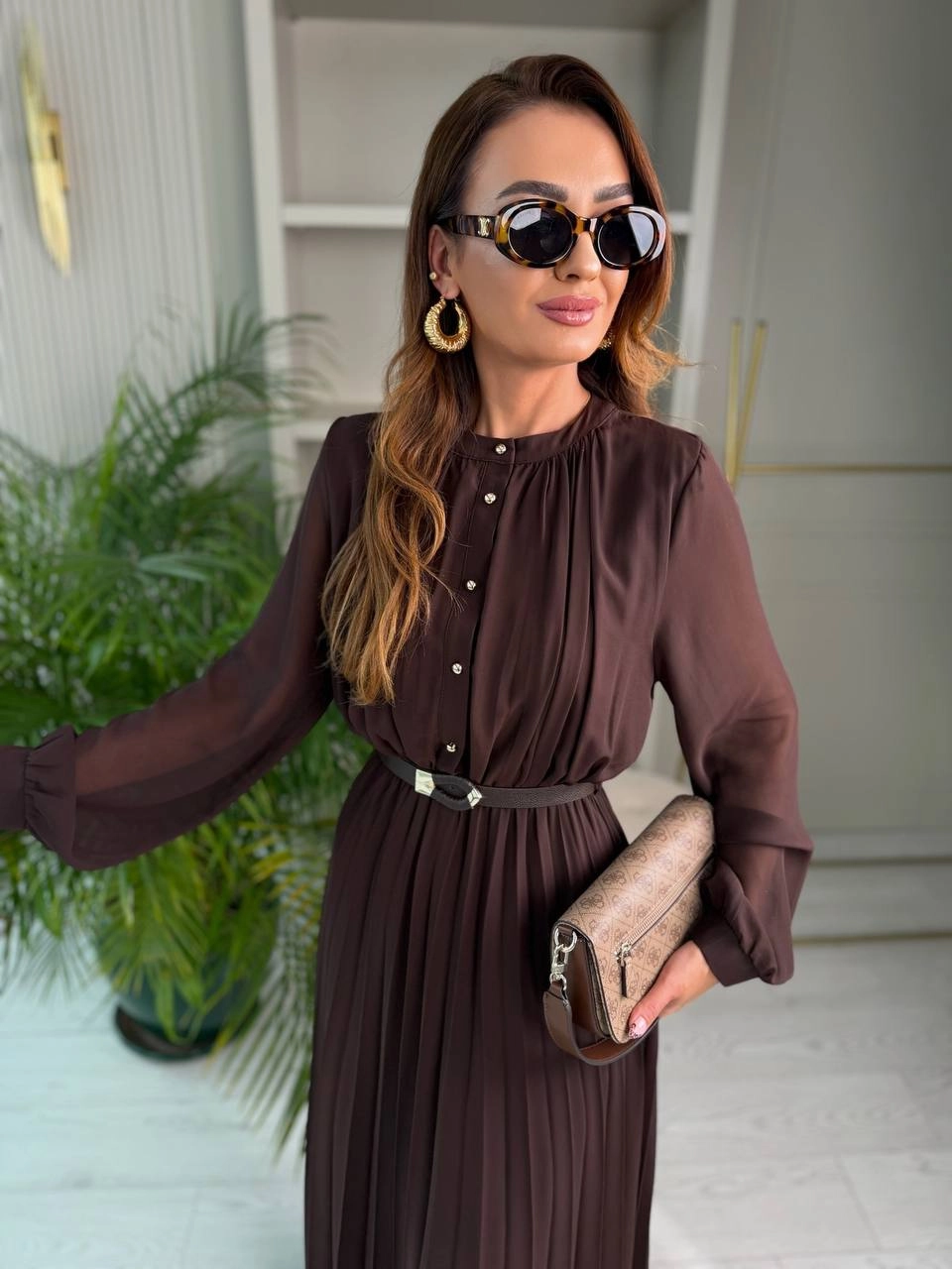 Kahverengi%20Piliseli%20Astarlı%20Kemerli%20Düğme%20Detay%20Şifon%20Elbise