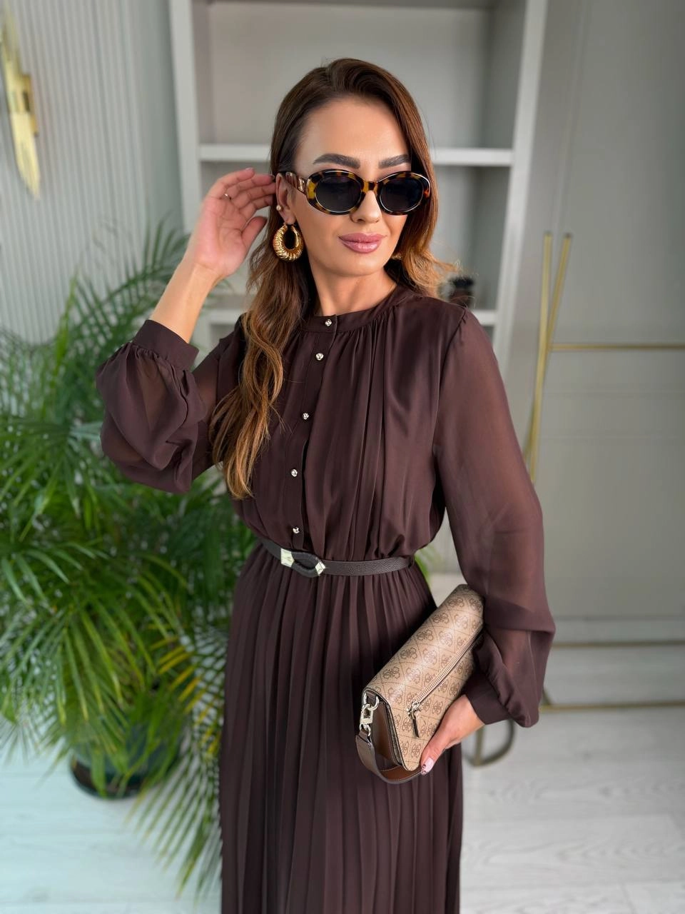 Kahverengi%20Piliseli%20Astarlı%20Kemerli%20Düğme%20Detay%20Şifon%20Elbise
