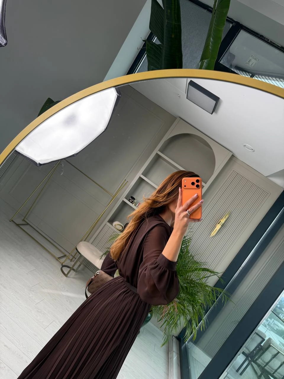 Kahverengi%20Piliseli%20Astarlı%20Kemerli%20Düğme%20Detay%20Şifon%20Elbise