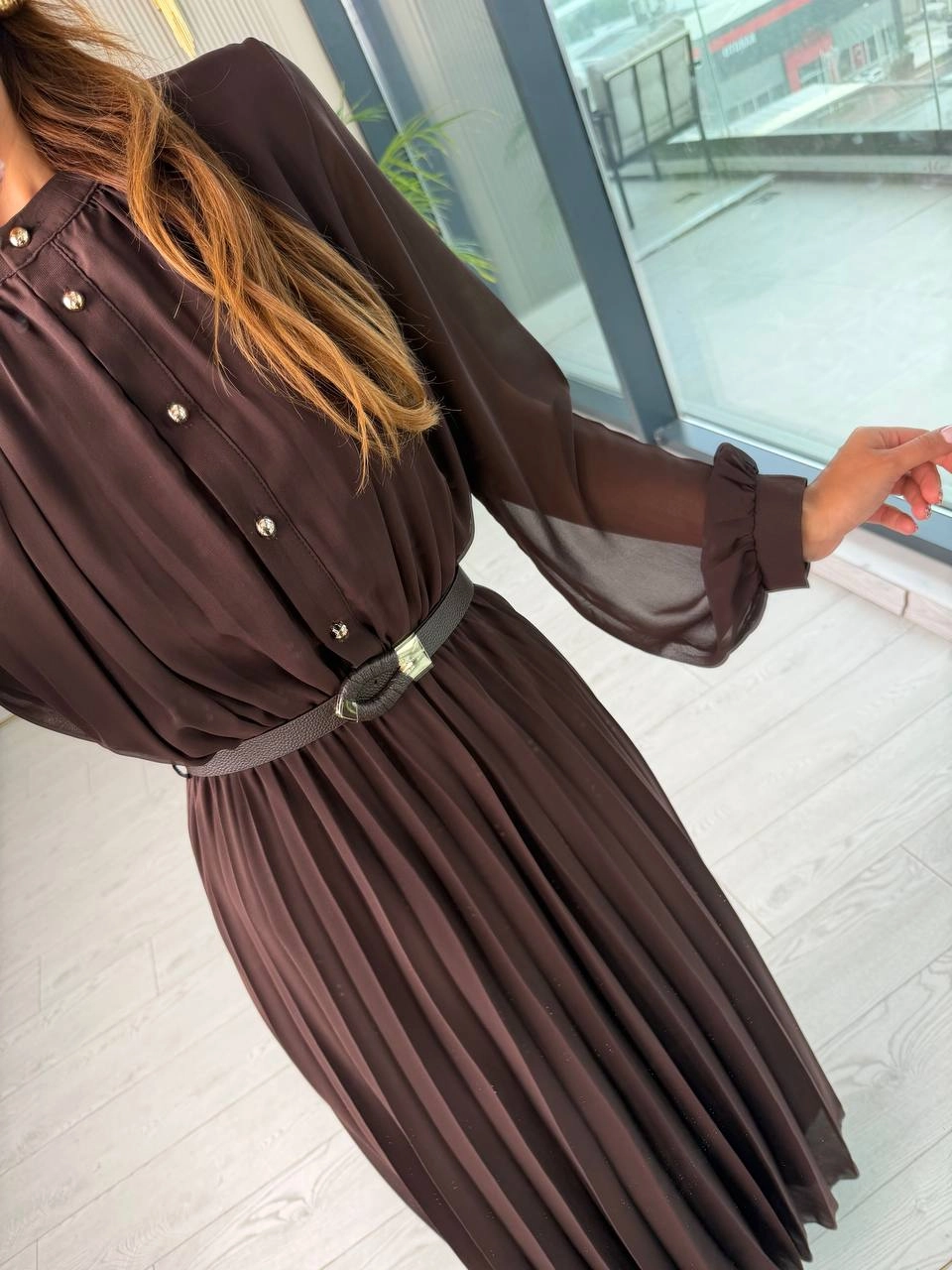 Kahverengi%20Piliseli%20Astarlı%20Kemerli%20Düğme%20Detay%20Şifon%20Elbise