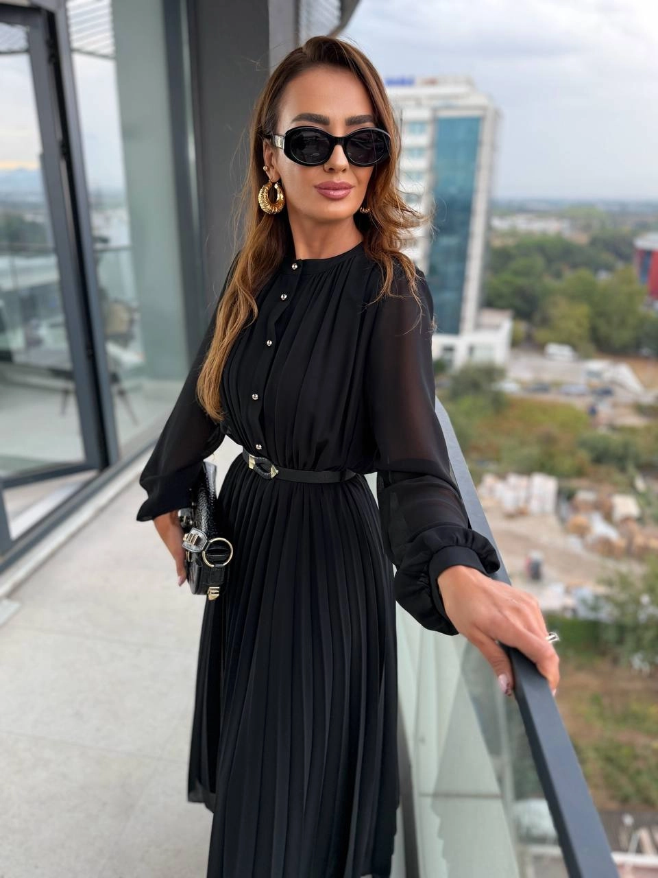 Siyah%20Piliseli%20Astarlı%20Kemerli%20Düğme%20Detay%20Şifon%20Elbise