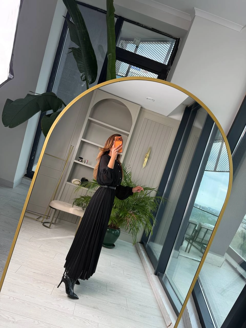 Siyah%20Piliseli%20Astarlı%20Kemerli%20Düğme%20Detay%20Şifon%20Elbise