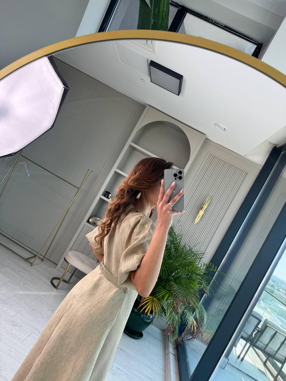 Gold%20Işıltılı%20Kemerli%20Kruvaze%20Yaka%20Midi%20Boy%20Elbise