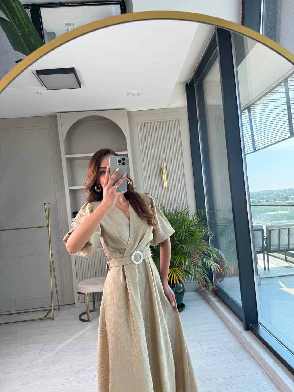 Gold%20Işıltılı%20Kemerli%20Kruvaze%20Yaka%20Midi%20Boy%20Elbise