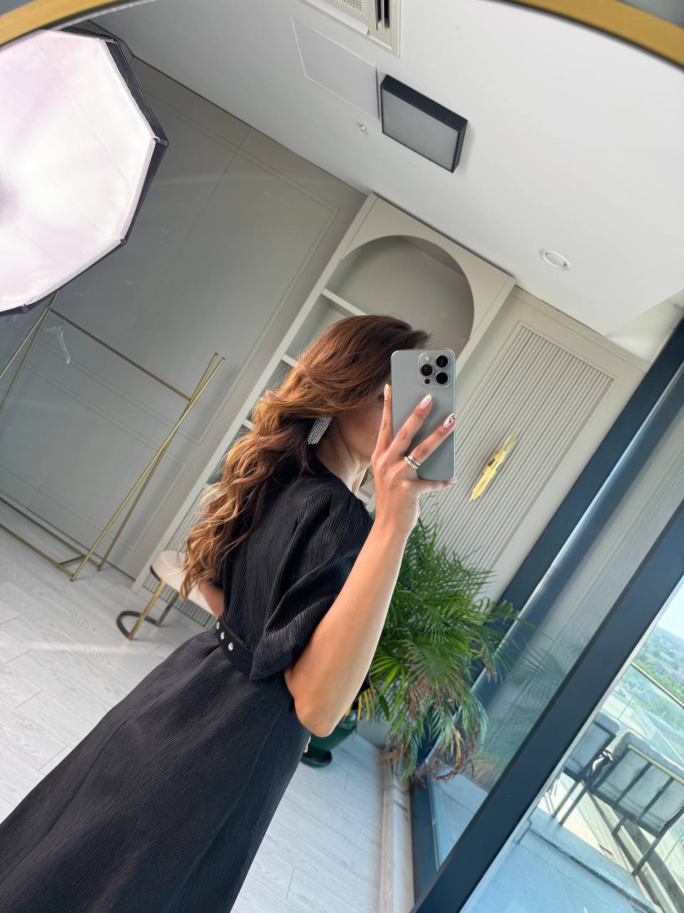 Siyah%20Işıltılı%20Kemerli%20Kruvaze%20Yaka%20Midi%20Boy%20Elbise