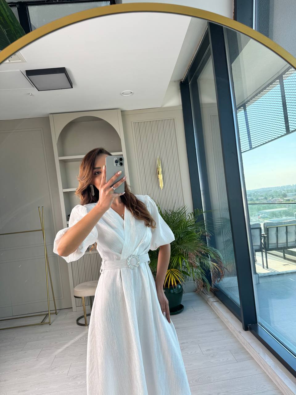Beyaz%20Işıltılı%20Kemerli%20Kruvaze%20Yaka%20Midi%20Boy%20Elbise