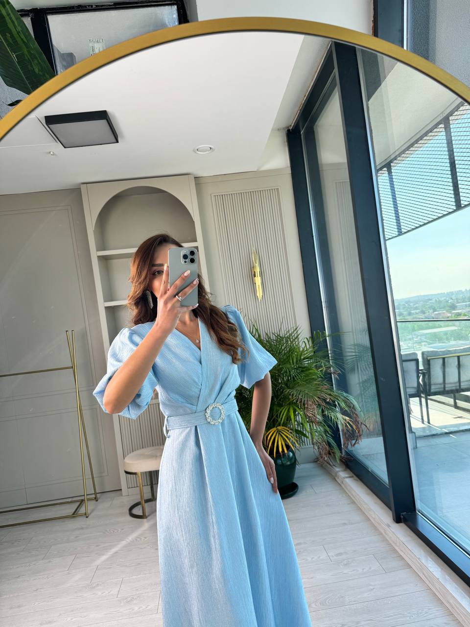 Mavi%20Işıltılı%20Kemerli%20Kruvaze%20Yaka%20Midi%20Boy%20Elbise