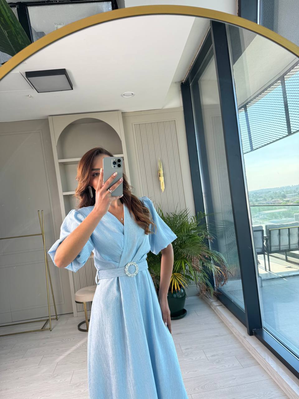 Mavi%20Işıltılı%20Kemerli%20Kruvaze%20Yaka%20Midi%20Boy%20Elbise