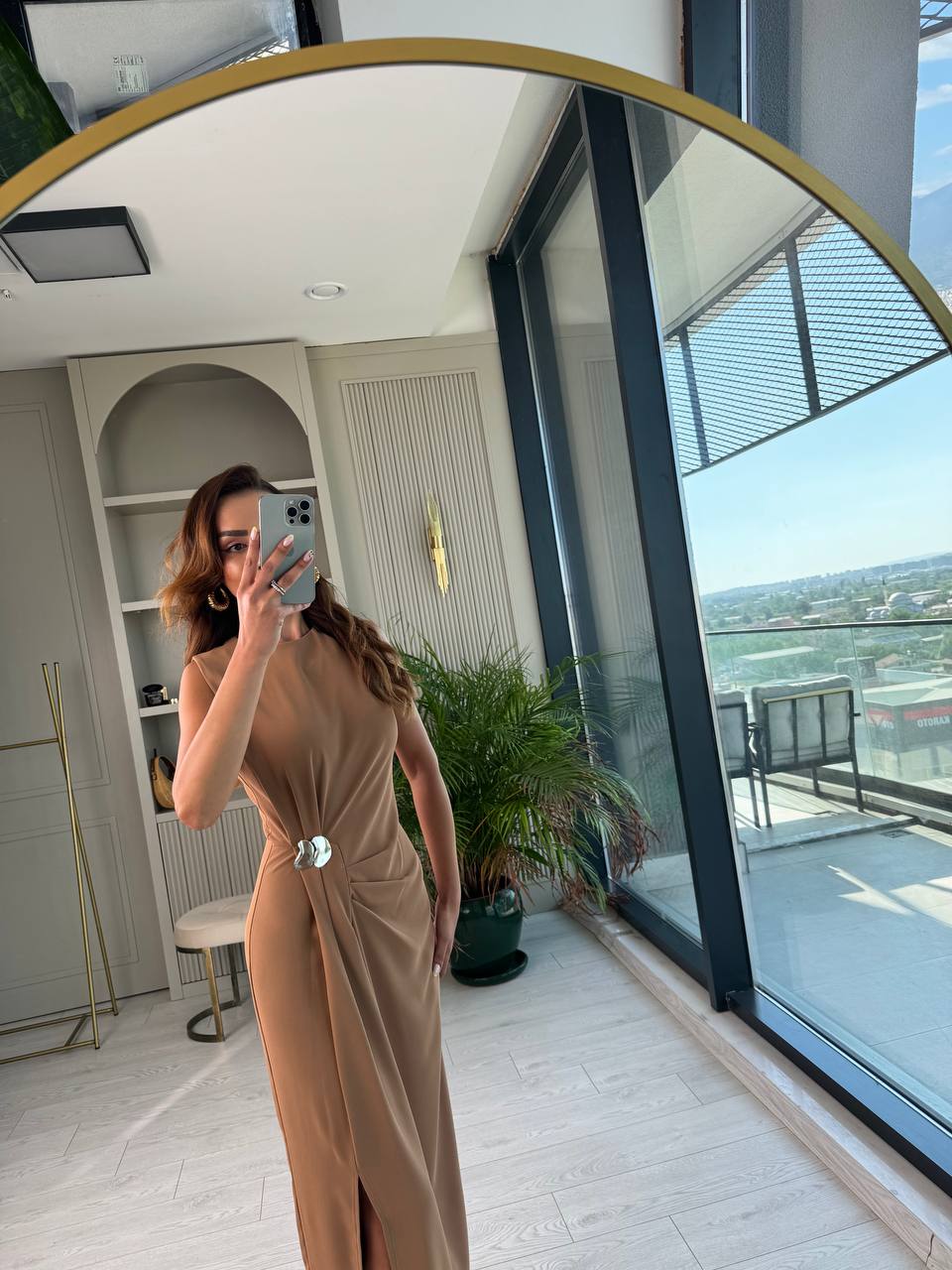 Sütlü%20Kahve%20Bel%20Metal%20Toka%20Detaylı%20Tensel%20Krep%20Kumaş%20Elbise