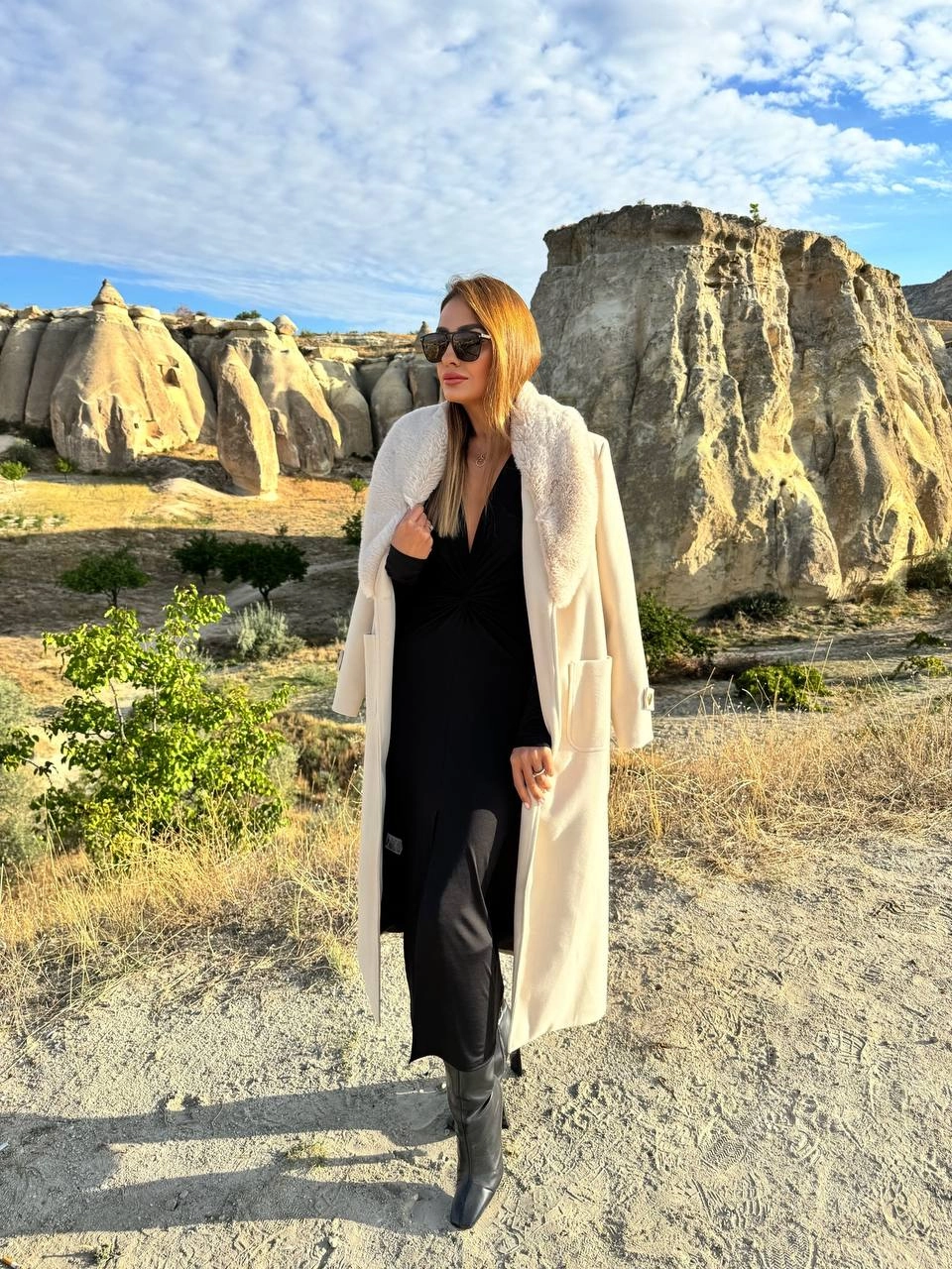 Taş%20Rengi%20Yaka%20Kürklü%20Astarlı%20Premium%20Seri%20Uzun%20Kaşe%20Kaban