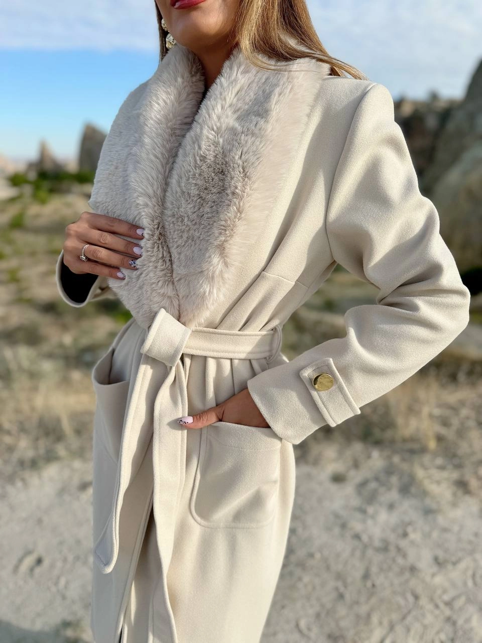 Taş%20Rengi%20Yaka%20Kürklü%20Astarlı%20Premium%20Seri%20Uzun%20Kaşe%20Kaban