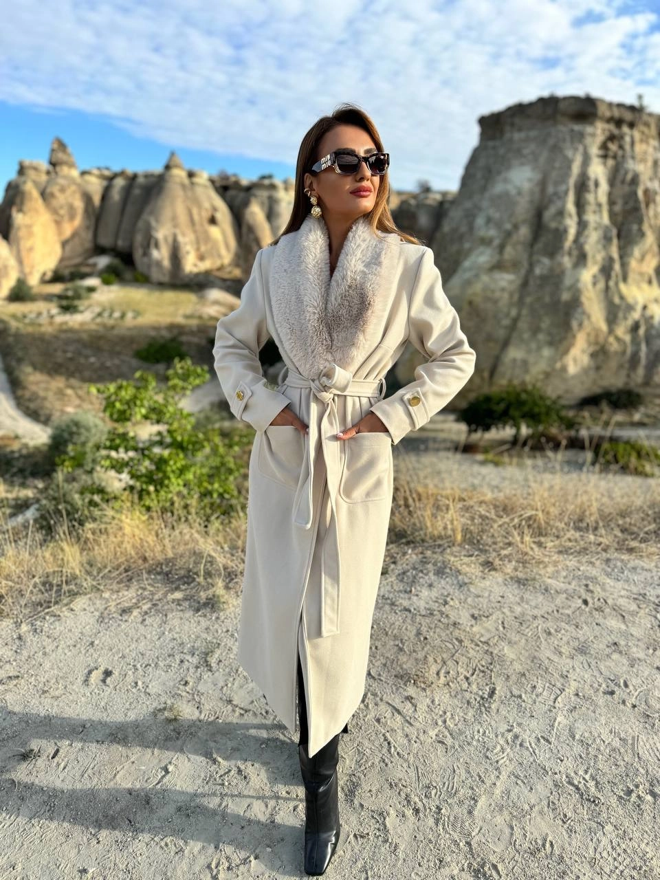 Taş%20Rengi%20Yaka%20Kürklü%20Astarlı%20Premium%20Seri%20Uzun%20Kaşe%20Kaban