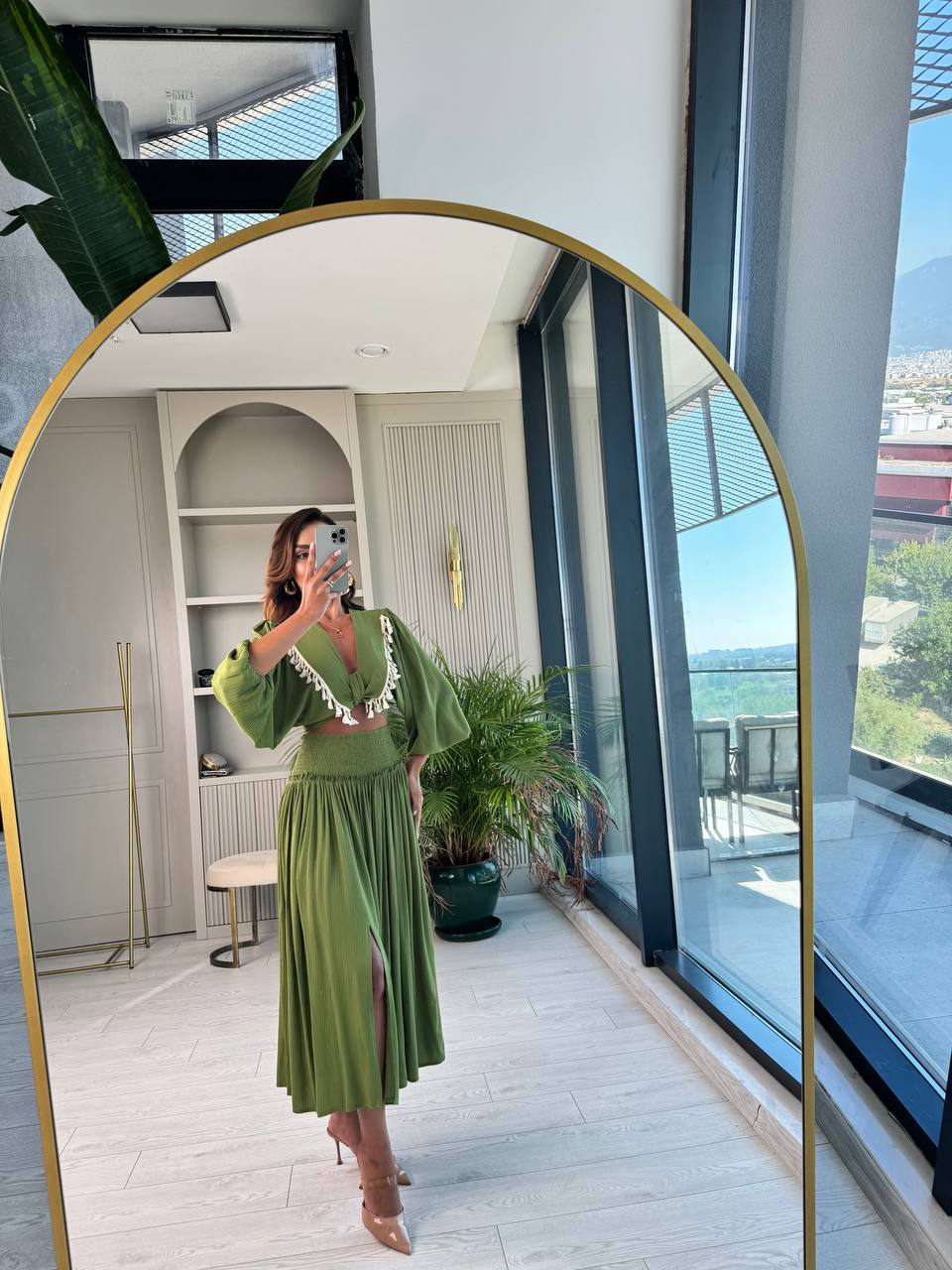 Yeşil%20Pamuklu%20Boncuk%20Detaylı%20Etek%20Bluz%20Takım