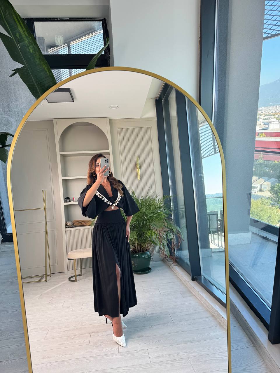 Siyah%20Pamuklu%20Boncuk%20Detaylı%20Etek%20Bluz%20Takım