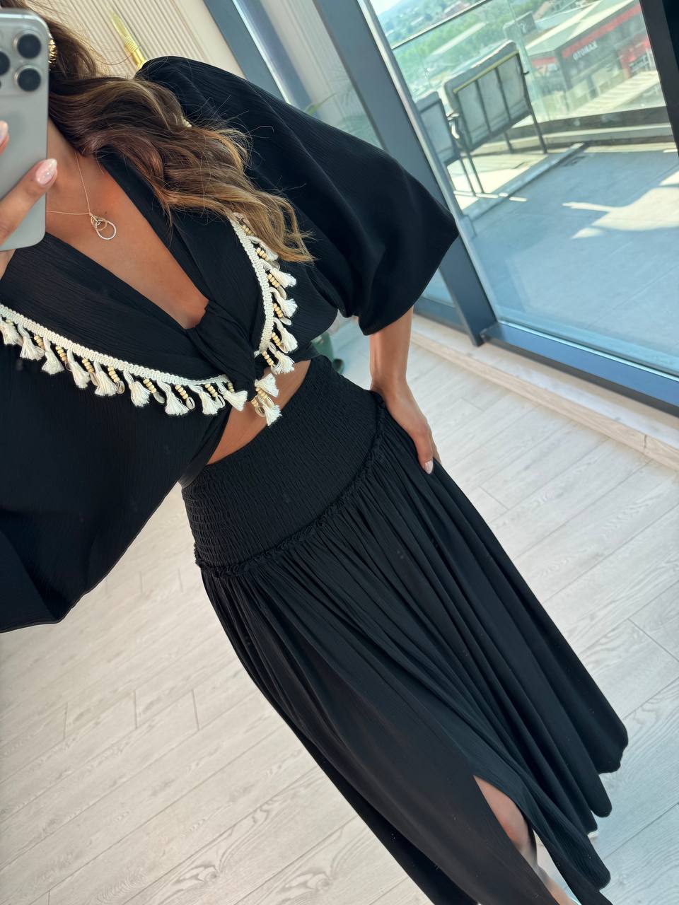 Siyah%20Pamuklu%20Boncuk%20Detaylı%20Etek%20Bluz%20Takım