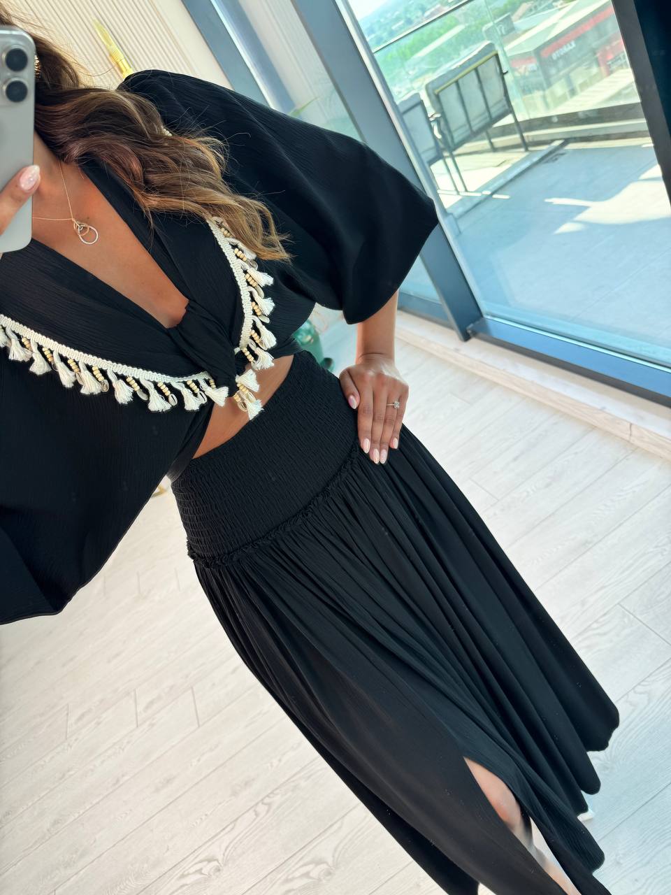 Siyah%20Pamuklu%20Boncuk%20Detaylı%20Etek%20Bluz%20Takım