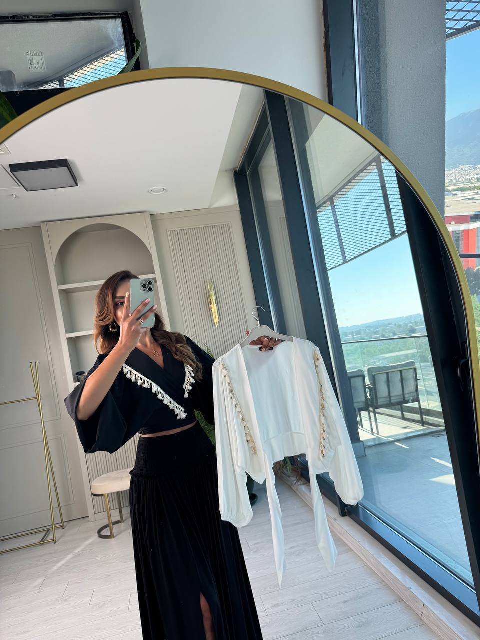 Siyah%20Pamuklu%20Boncuk%20Detaylı%20Etek%20Bluz%20Takım