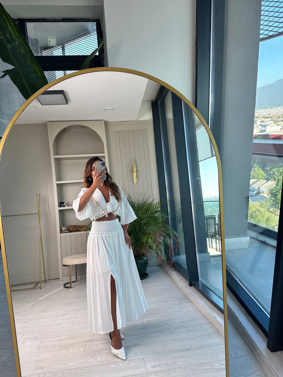 Beyaz%20Astarlı%20Pamuklu%20Boncuk%20Detaylı%20Etek%20Bluz%20Takım