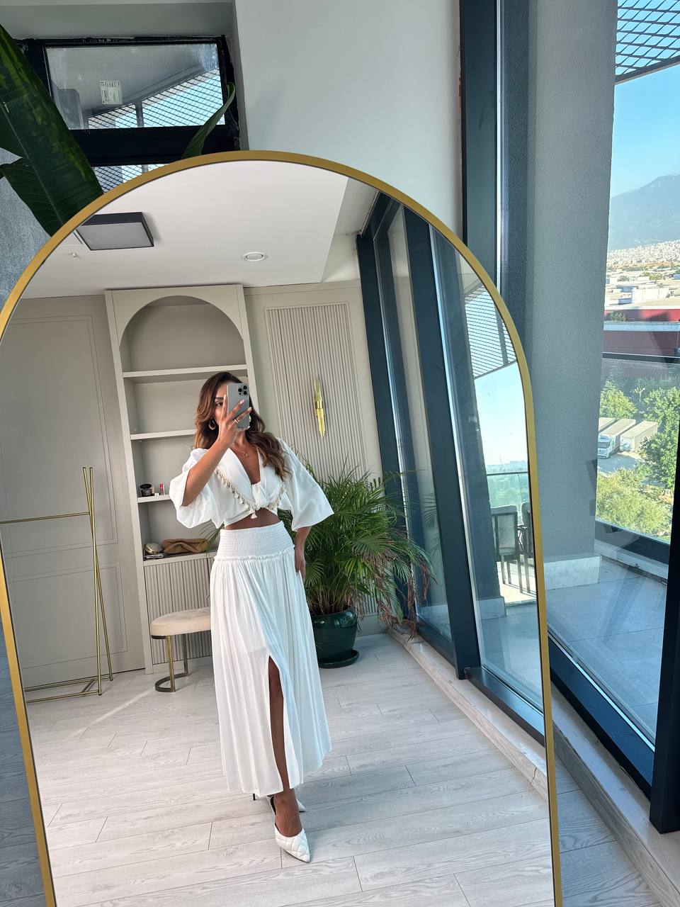 Beyaz%20Astarlı%20Pamuklu%20Boncuk%20Detaylı%20Etek%20Bluz%20Takım