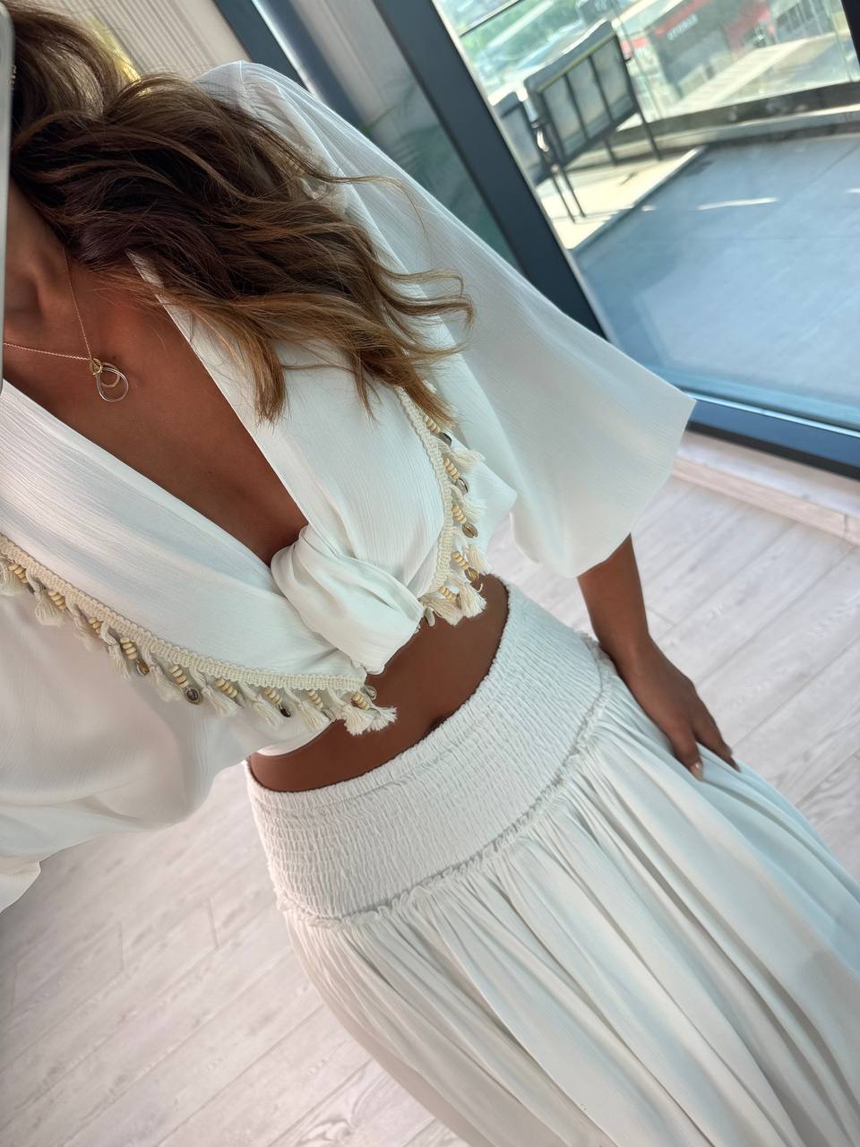 Beyaz%20Astarlı%20Pamuklu%20Boncuk%20Detaylı%20Etek%20Bluz%20Takım
