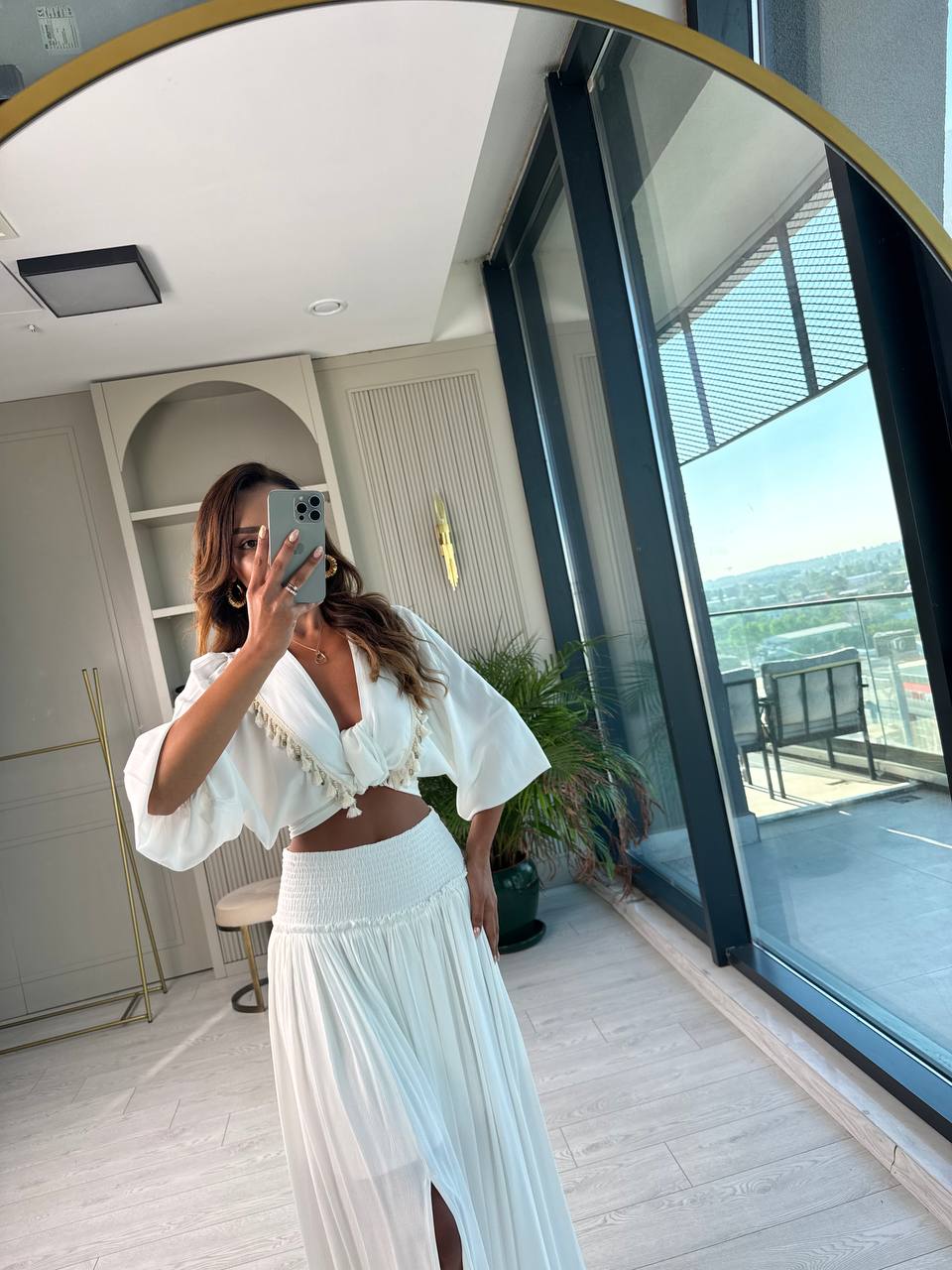 Beyaz%20Astarlı%20Pamuklu%20Boncuk%20Detaylı%20Etek%20Bluz%20Takım